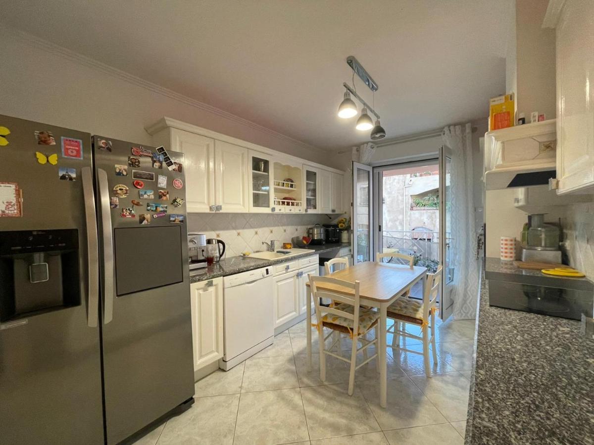 Appartement T4 très bien situé et climatisé LʼÎle-Rousse Extérieur photo
