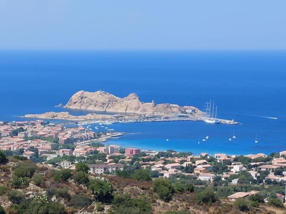 Appartement T4 très bien situé et climatisé LʼÎle-Rousse Extérieur photo