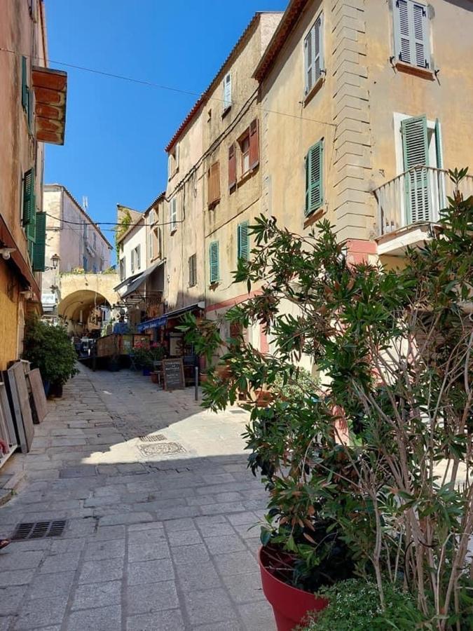 Appartement T4 très bien situé et climatisé LʼÎle-Rousse Extérieur photo